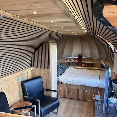 Tin Town פארק נופש