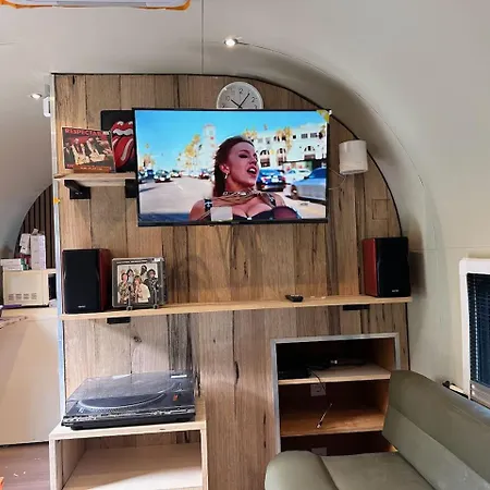 Tin Town אוירשחוט