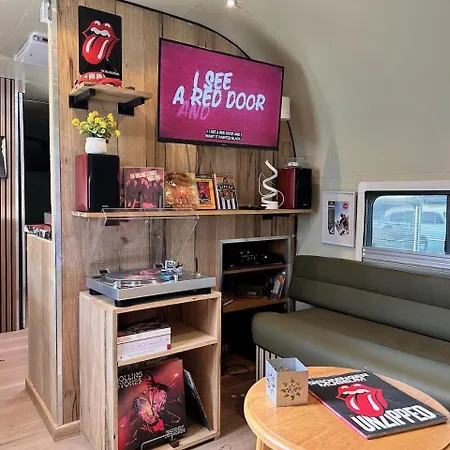 Tin Town אוירשחוט