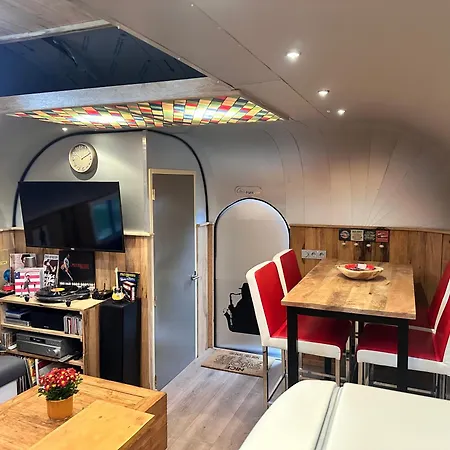 פארק נופש Tin Town *