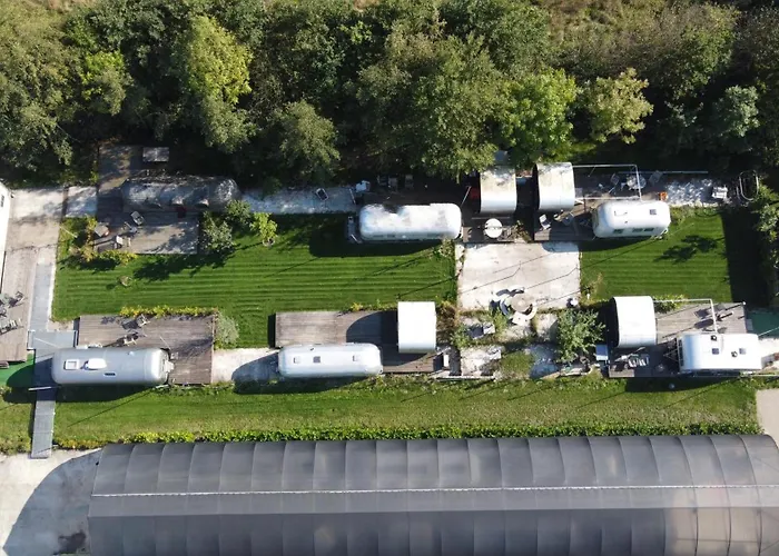 Tin Town - Unieke Vintage Trailers & Vakantiehuisjes In De