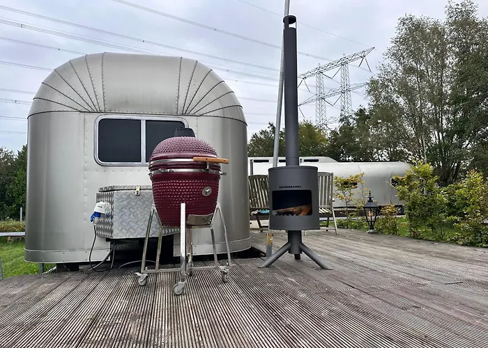 Tin Town - Unieke Vintage Trailers & Vakantiehuisjes In De Oirschot