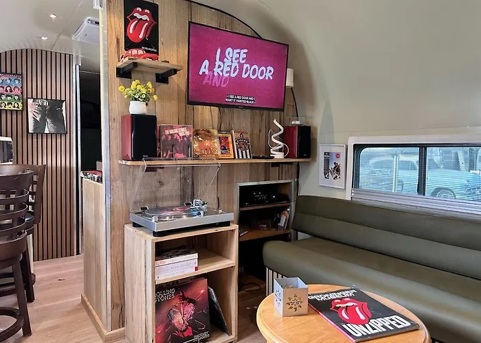 Tin Town - Unieke Vintage Trailers & Vakantiehuisjes In De Oirschot