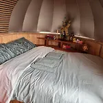 Kompleks wypoczynkowy Tin Town - Unieke Vintage Trailers & Vakantiehuisjes In De *