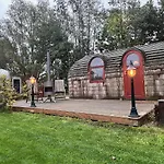 Tin Town - Unieke Vintage Trailers & Vakantiehuisjes In De * Oirschot