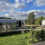Kompleks wypoczynkowy Tin Town - Unieke Vintage Trailers & Vakantiehuisjes In De *