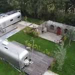 Tin Town - Unieke Vintage Trailers & Vakantiehuisjes In De *