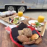 Kompleks wypoczynkowy Tin Town - Unieke Vintage Trailers & Vakantiehuisjes In De *