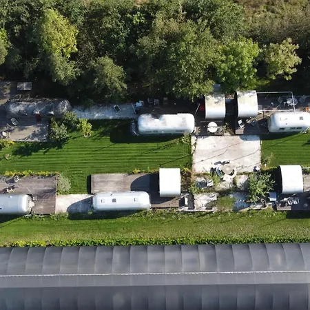 Tin Town - Unieke Vintage Trailers & Vakantiehuisjes In De