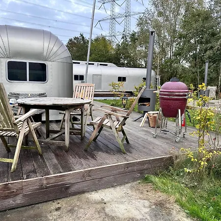 Tin Town - Unieke Vintage Trailers & Vakantiehuisjes In De