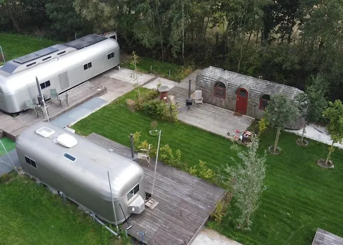 Tin Town - Unieke Vintage Trailers & Vakantiehuisjes In De *