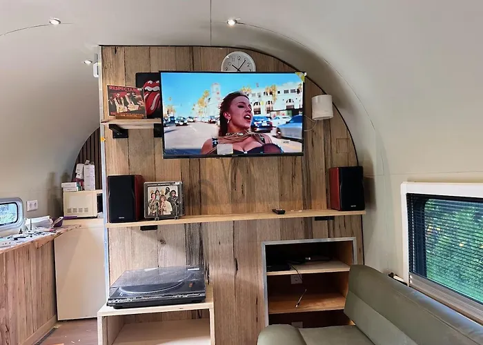 Tin Town - Unieke Vintage Trailers & Vakantiehuisjes In De Oirschot