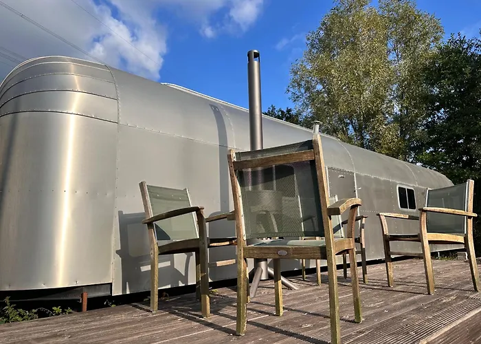 Tin Town - Unieke Vintage Trailers & Vakantiehuisjes In De *